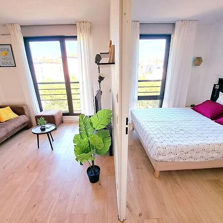 Le Valmy: Appartement Lumineux Au Pied Du Metro Лион Экстерьер фото