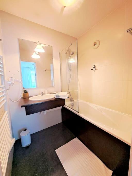 Le Valmy: Appartement Lumineux Au Pied Du Metro Лион Экстерьер фото